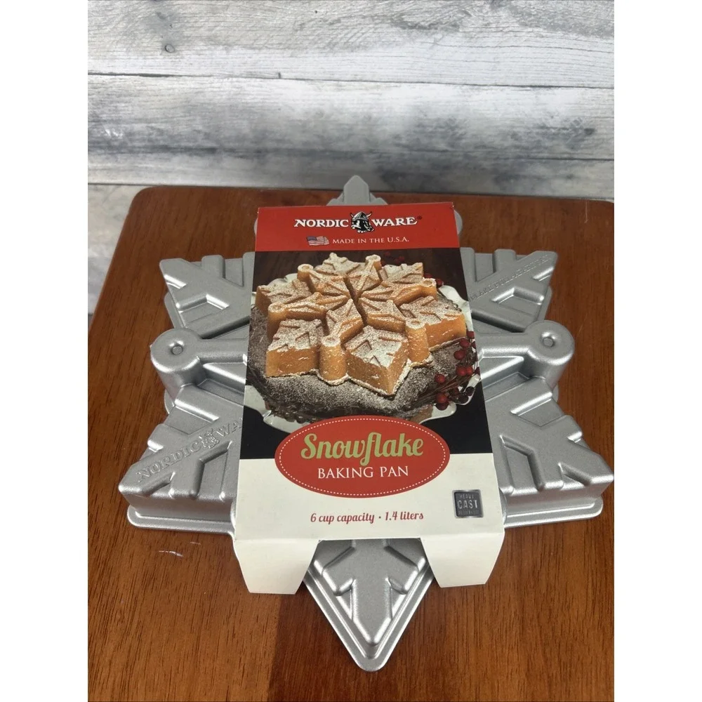 Nordic Ware Bundt Cake Pan 6 Cup Heavy Cast Aluminum Holiday Snowflake -NEW